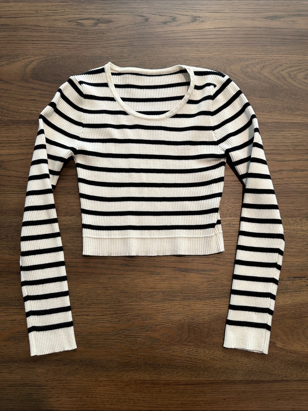 SHEIN Black & White Striped Long-Sleeve Crop Top